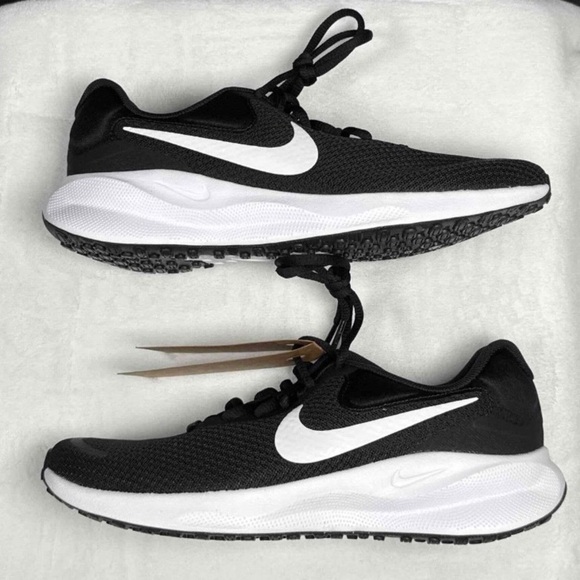 Nike Revolution 7 Running Shoes – Black/White – Size 6M/W 7.5 – NIB - Picture 2 of 12
